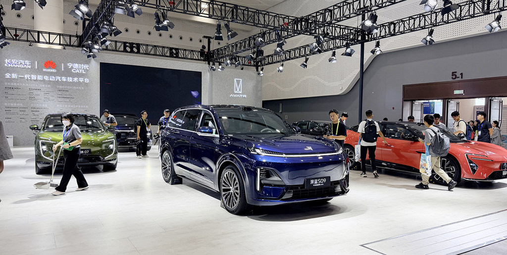 对话深蓝汽车邓承浩：以引望“亲戚”与华为互相成就，今年50万辆目标信心足