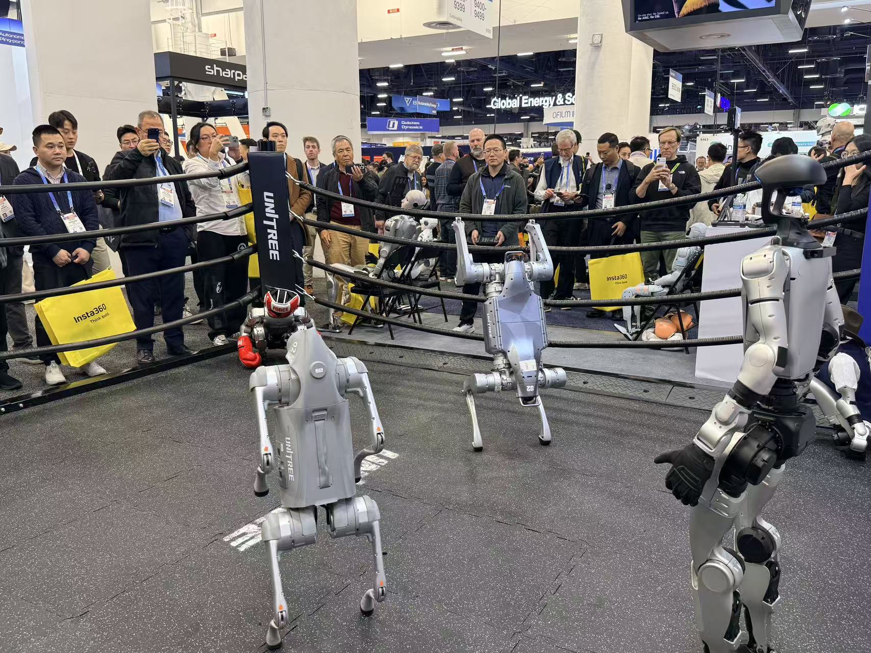 中国人形机器人霸场CES！智元宇树众擎全明星天团都来了