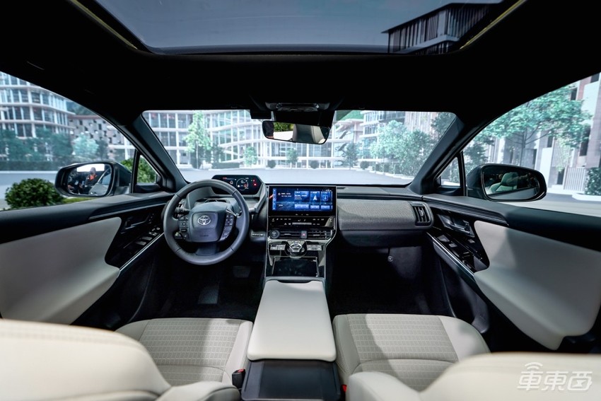 20万起的丰田纯电SUV上市，优缺点全在这