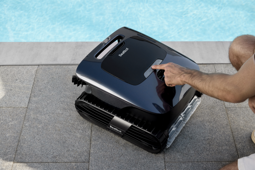 王兴和雷军联手投资,江苏泳池机器人创企刚融资10亿,90后CEO掌舵