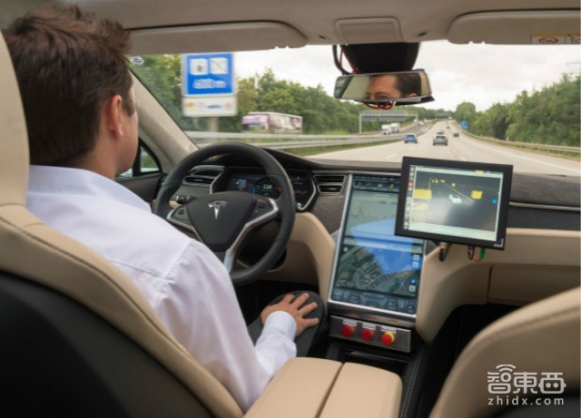 都说CES变车展了 不过是来刷存在秀肌肉的