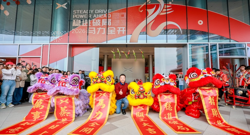 何小鹏新年放狠话：今年再招八千人，2030年海外冲击百万销量