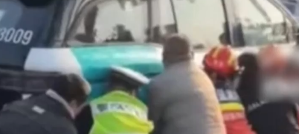 湖南一无人出租撞人了，背后公司今年刚入局，已有约80辆车投入运营