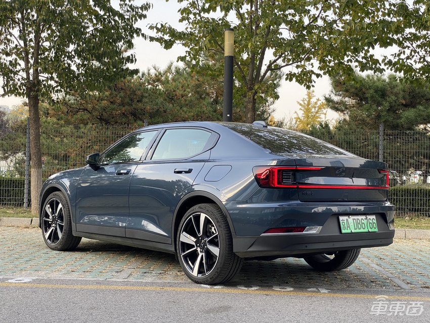 试驾极星Polestar 2：是电动轿跑也是艺术品 