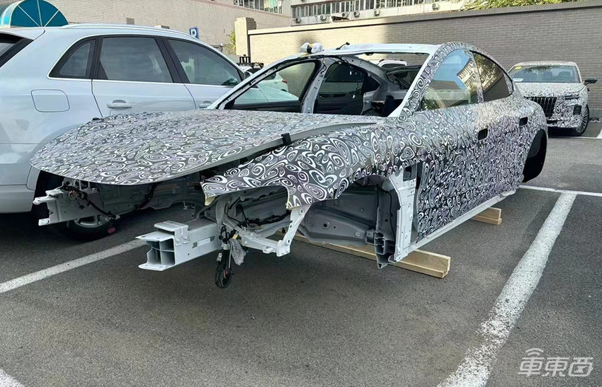 刚刚，小米首款车SU7正式亮相！首次披露尺寸动力参数