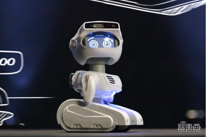 可编程机器人Misty炫技：眨眨眼就能描述场景，还支持DIY新功能