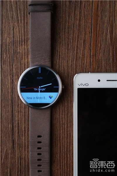 重量级比拼:Apple Watch对比Moto 360