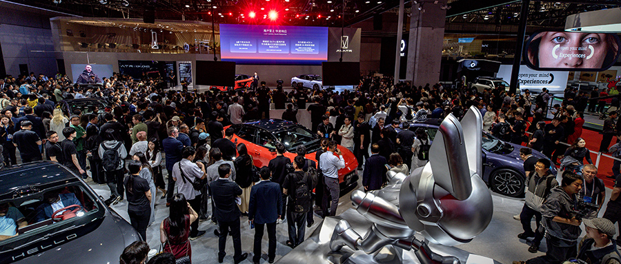 阿维塔06首搭华为乾崑ADS 4，车主姚安娜现场助阵