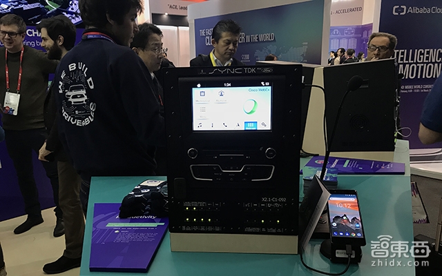 奔馳搭臺授課寶馬圈地跑無人車，MWC汽車科技大起底