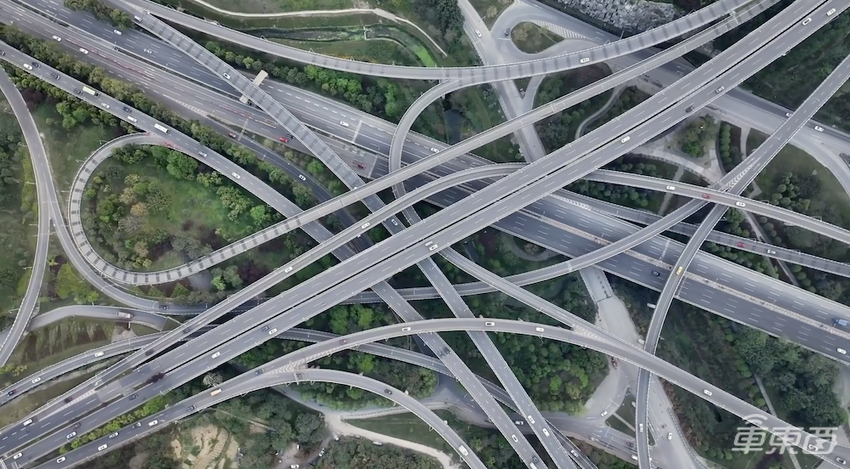 长城无图NOA挑战重庆魔鬼立交!20个匝道口准确识别,地道窄路转弯轻松搞定