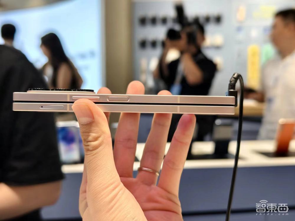 三星AI手机国内首发体验!用上字节豆包大模型,折叠屏让AI玩出新花样