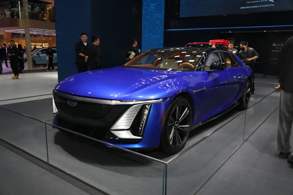 凯迪拉克超豪华电动旗舰交付！214万起售，对标劳斯莱斯闪灵