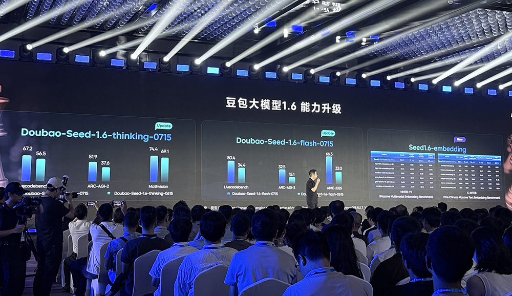 豆包最强AI修图模型来了!动嘴就能精准P图,扣子开源版上线,还搞定同声传译