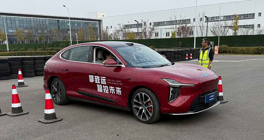 实测博世华域全域转向技术：线控+后轮转向成新趋势，汽车行业基础正在重构