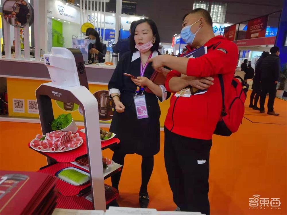 你遇到的送餐机器人不理人？这款“招财豹”会聊天、能吸粉