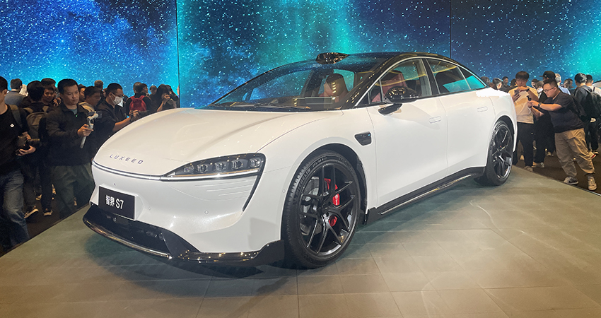 华为智选车首款轿车：瞄准特斯拉Model S，只卖Model 3的价