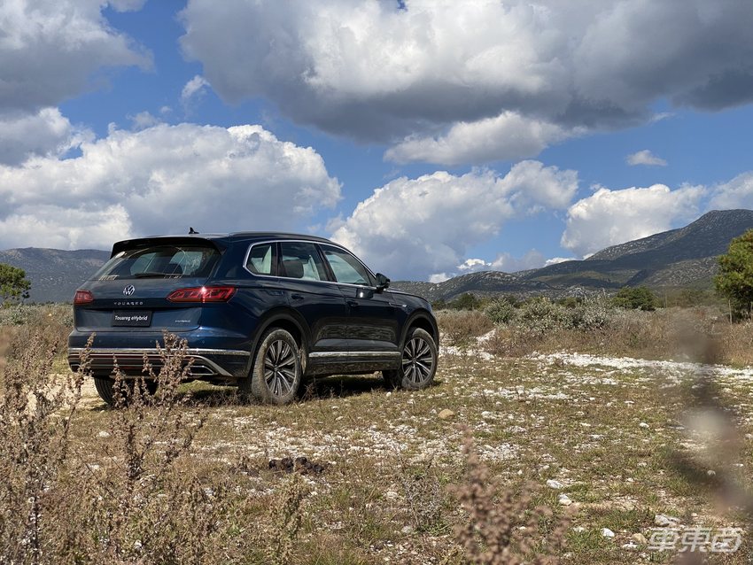 抢先试驾途锐eHybird：百公里加速5.7秒还有L2级自动驾驶