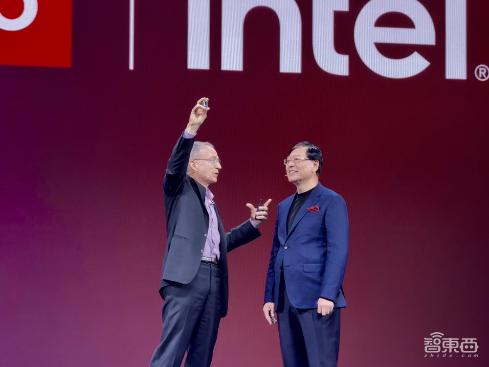 AI圈顶流捧场!黄仁勋苏姿丰都来了,联想亮AI Now智能体大招,连甩10多个重磅AI产品