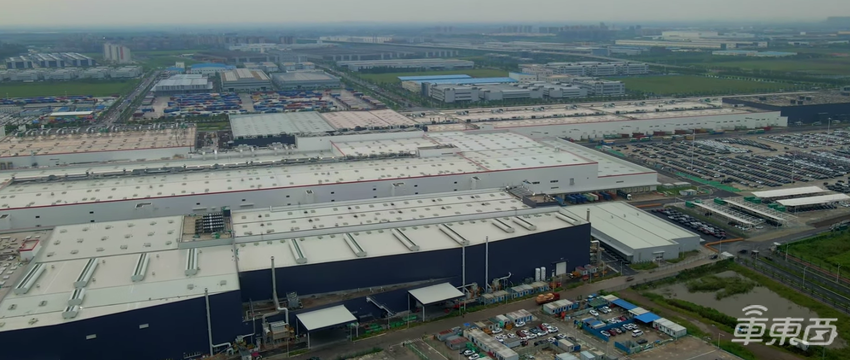 特斯拉上海工厂航拍:上百辆新车待运 每天造千台Model Y