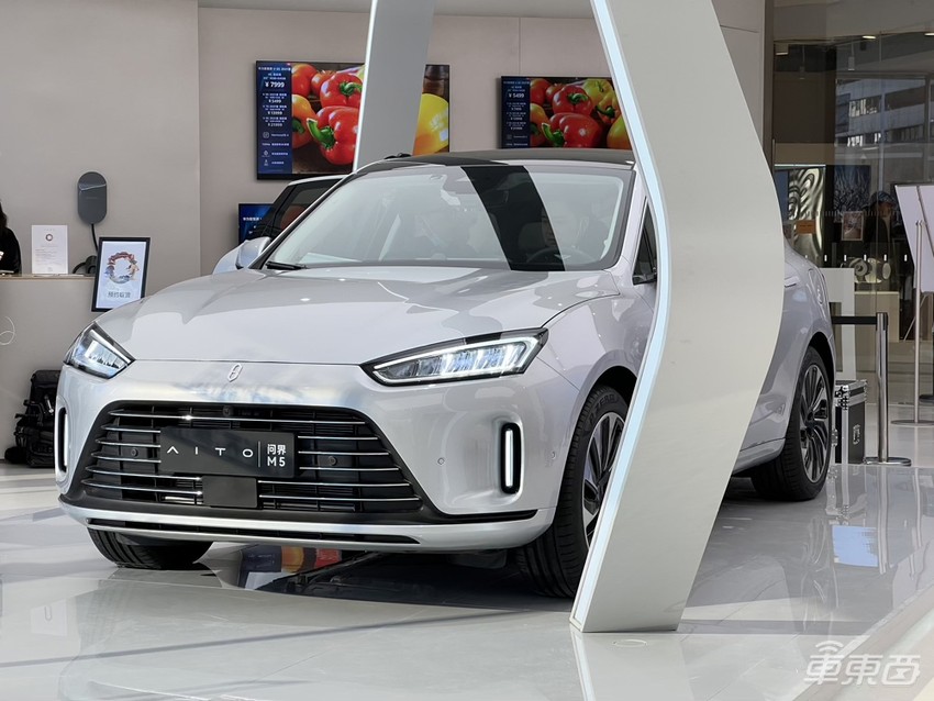 华为鸿蒙汽车北京开卖！店内人满为患，两天卖出去7台