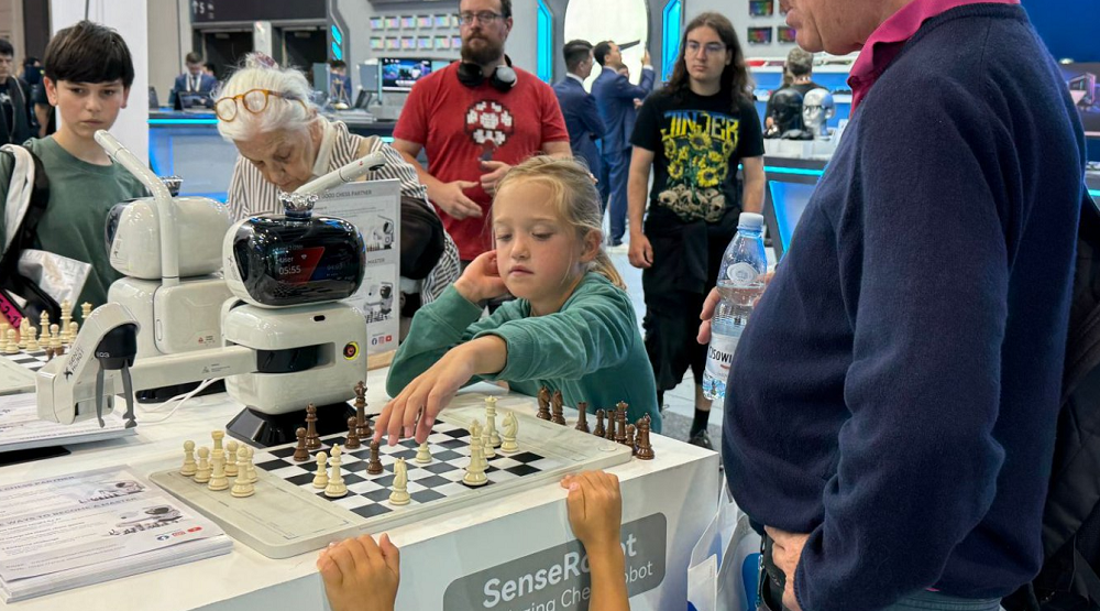 暴走IFA展会带来八大看点!宇树机器人表演秀翻老外,国产AI眼镜攻陷欧洲,“电动老头乐”也来了