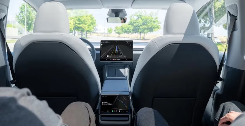 特斯拉无人出租“翻车”了？上线两日多次违反交规，运营首日就遭调查