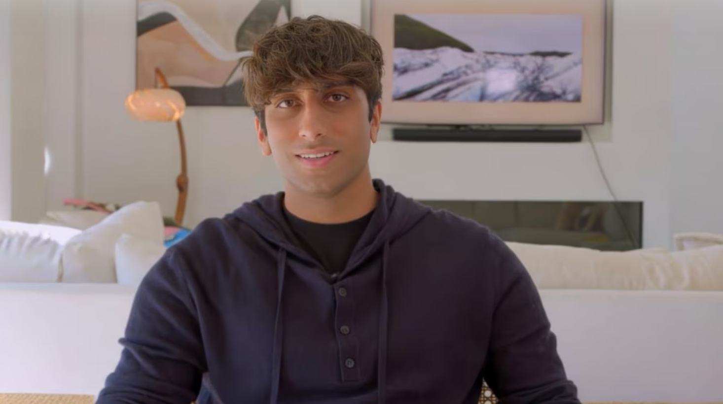 22岁辍学生做AI数据生意,让人拍倒垃圾视频,公司估值已达10亿元