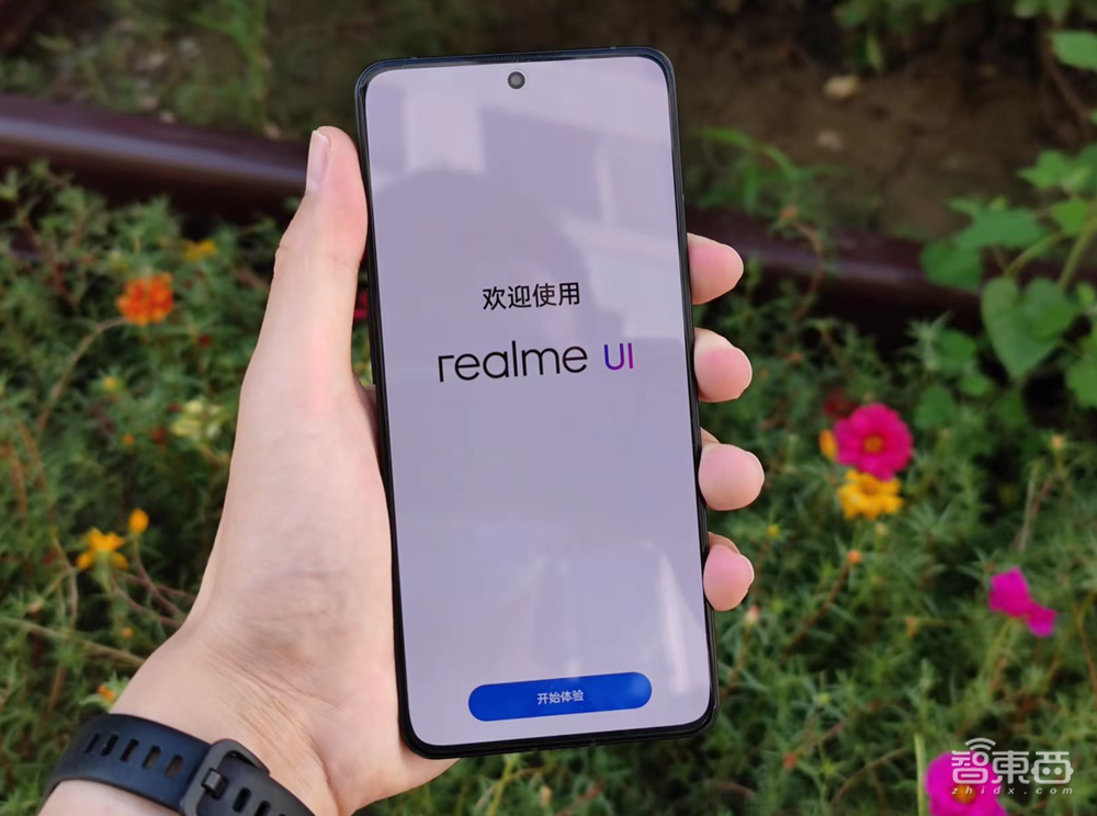 realme骁龙8+旗舰首发体验:独显芯片再添新玩法,百瓦快充兼顾大电池