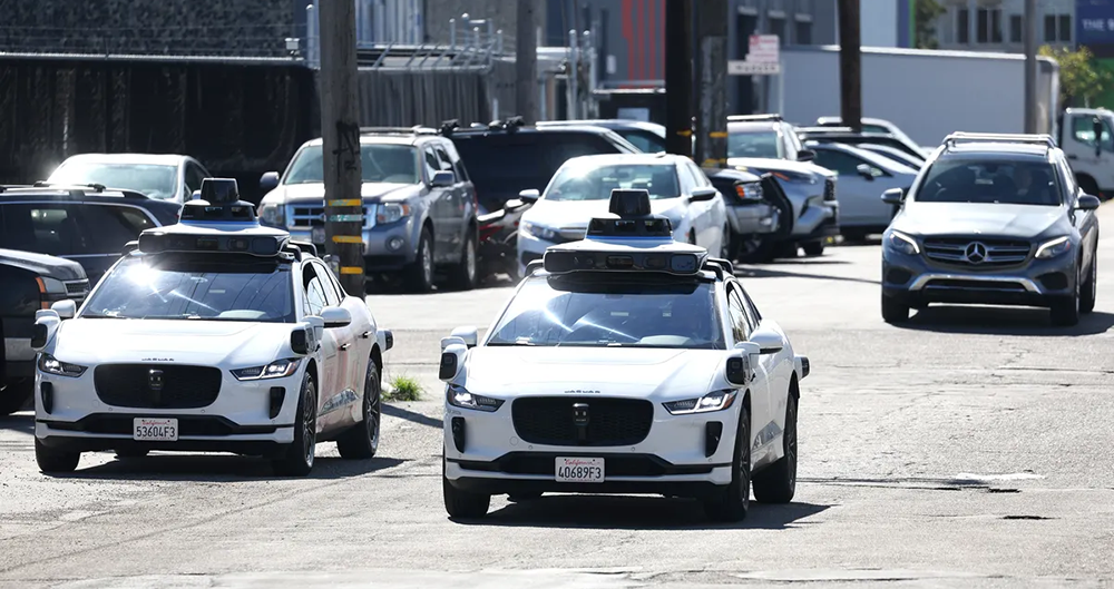 Waymo无人出租车扩大运营范围，存在事故风险被官员批评