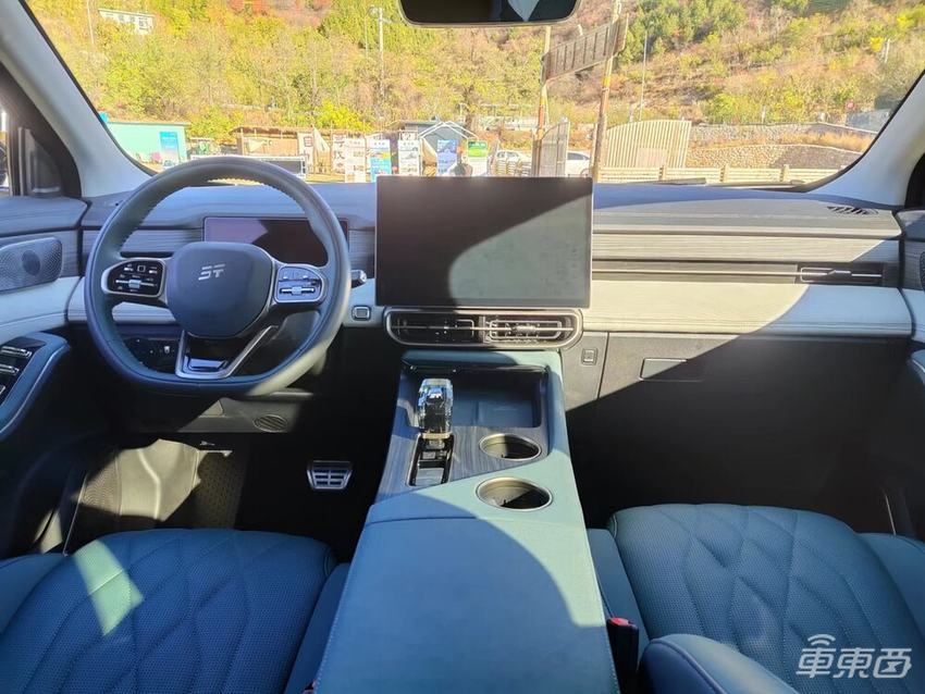 捷途山海L9静态体验：标配8155芯片，空间表现良好