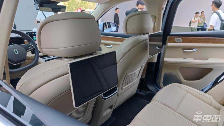 余承东再发两款新车，拳打特斯拉，脚踢理想，真的行吗？