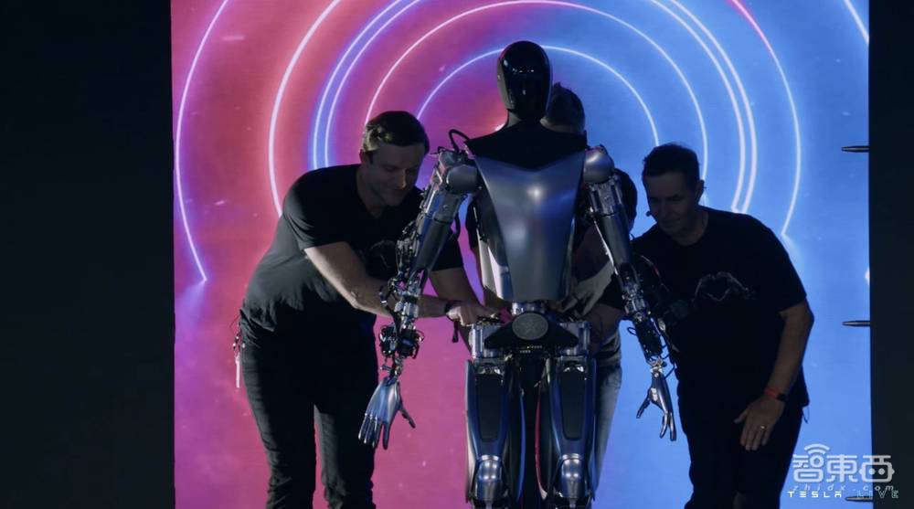 特斯拉人形机器人真机发布!能跳舞能干活,完整技术路线公布