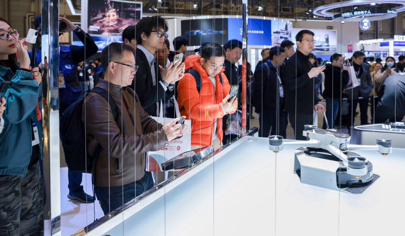 不靠堆料靠“芯”实力,MOVA在扫地机里藏了一手真正的技术王炸