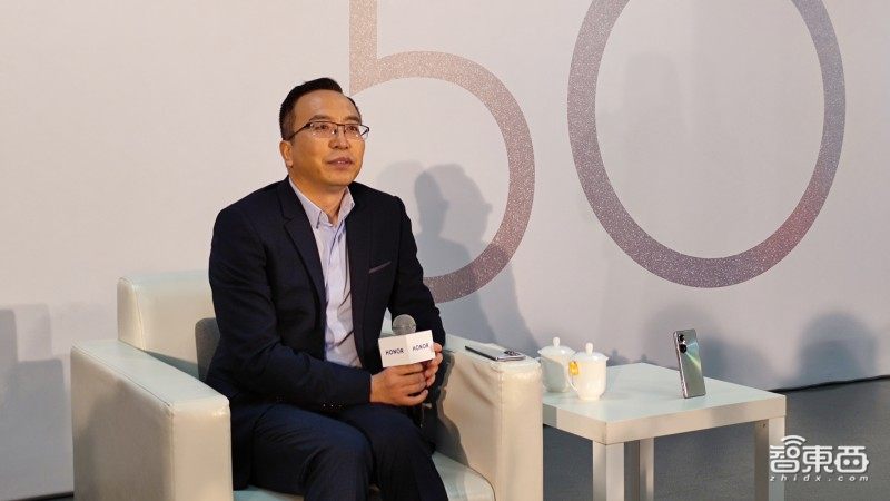 手机618战绩家家“销冠”:真回血,还是打肿脸充胖子?