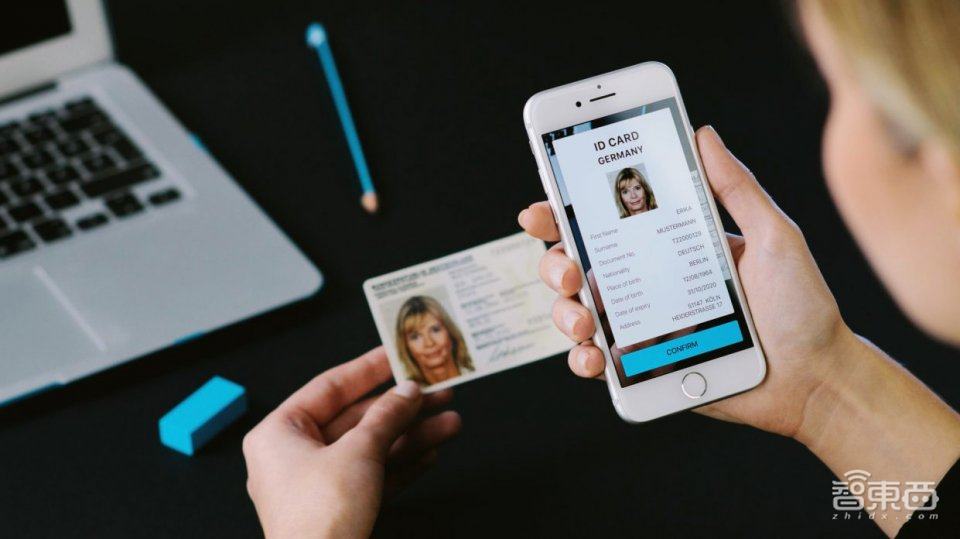 当苹果脑洞大开时：iPhone当护照、光场VR眼镜、人肉游戏手柄……