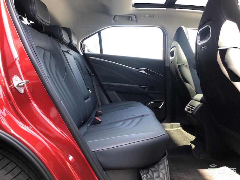 哪吒U上路实测 二线新造车里为何哪吒卖的最好？