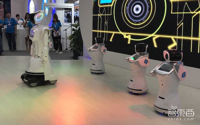 15家井喷入市!服务机器人彻底火了!