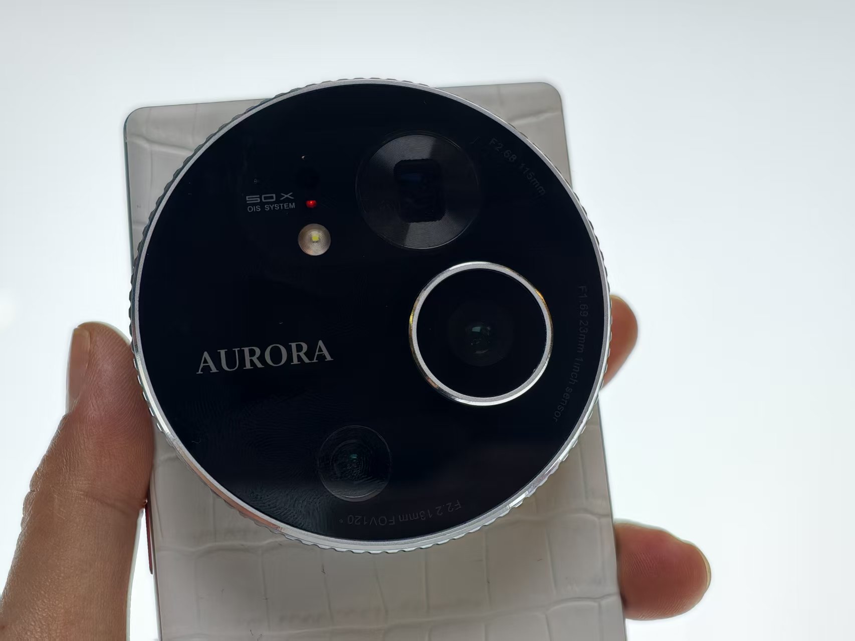 暴走两万步逛遍中国版CES!AI养龙虾、人形机器人火爆,追觅手机上手