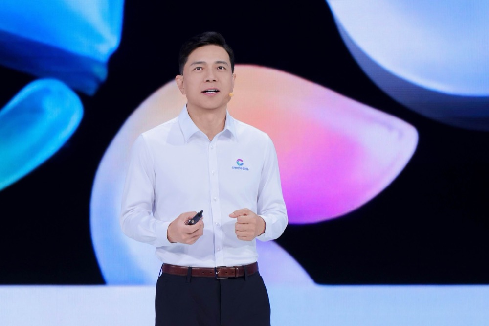 李彦宏:别盯着token了,AI时代要看日活智能体数