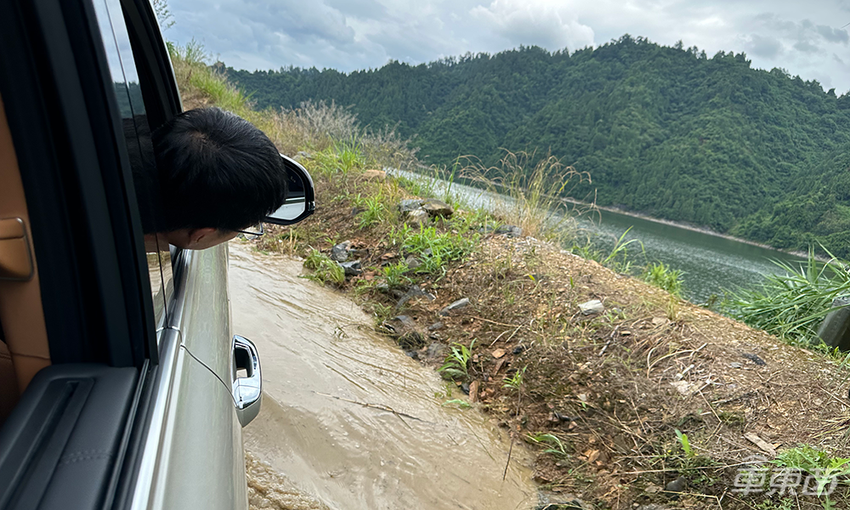 试驾坦克500插混版:越野和豪华全都有,普拉多最佳替代者?