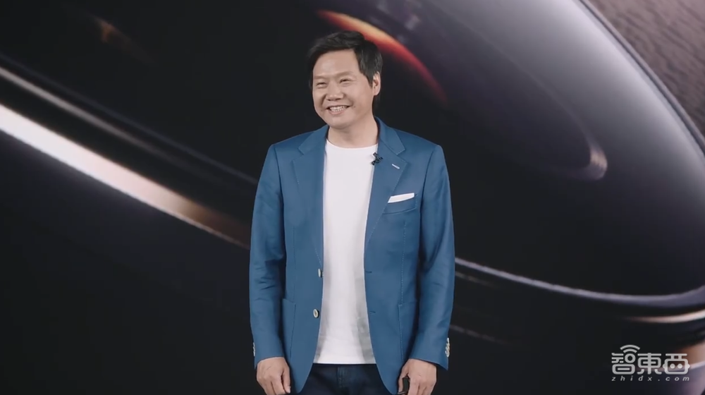 刚刚，小米发布了一款“长得像手机的相机”