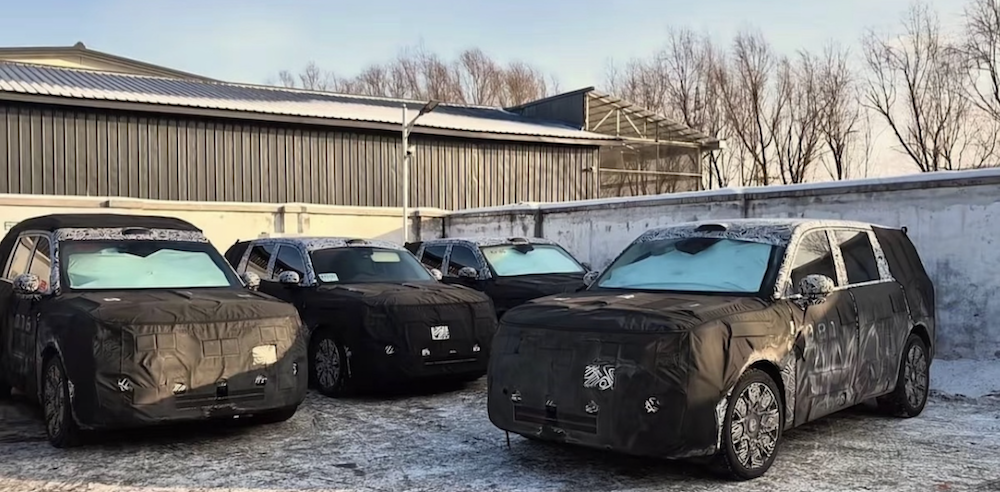 小米两大高管预告新车！YU9或搭载可升降顶棚，数百人正在冬测