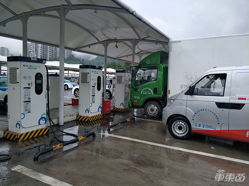 探访全球最大充电站!637根桩日充电16万度,坐标深圳