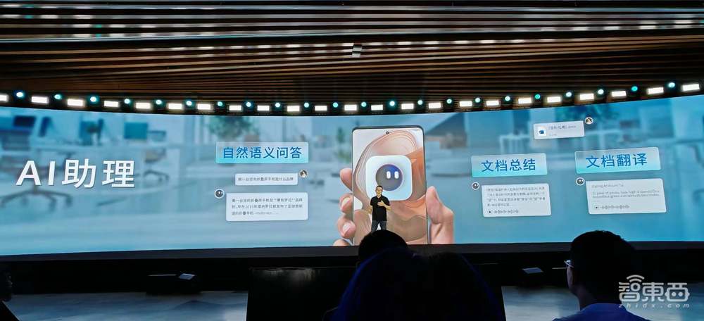 联想发首款AI手机,个人智能体“小天”背靠万亿参数大模型,还有四款AI PC