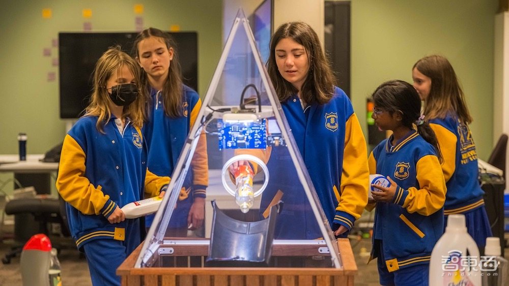 智能垃圾桶长啥样?不仅能分辨金属塑料玻璃,还能变废为宝