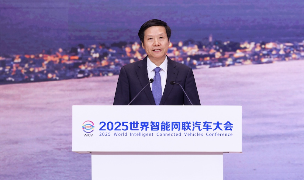 雷军呼吁抵制网络水军！李斌称智驾应采用“订阅制”，6位车圈顶流齐聚亦庄论道