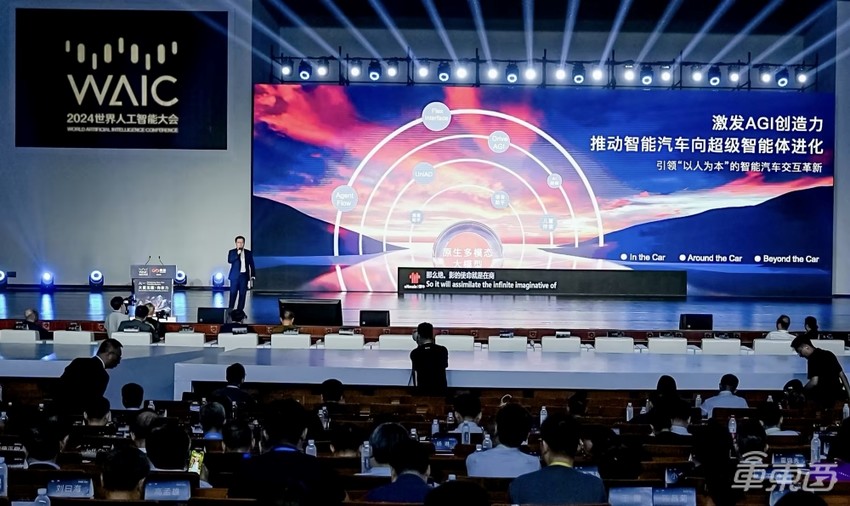 商汤智驾及座舱大模型产品亮相WAIC,可识别语音图像手势,智驾更像老司机