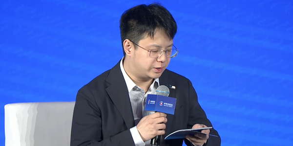 激辩机器人，一场估值超500亿的对话！