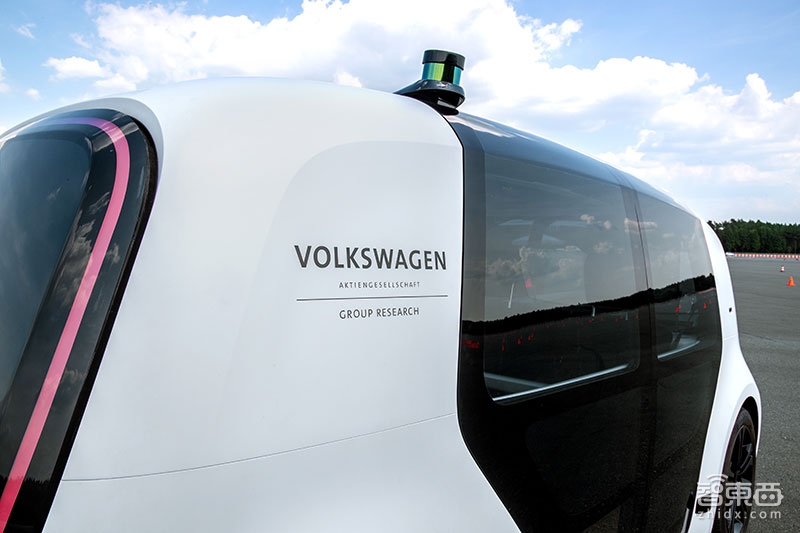 德国体验大众L5级无人车 萌系小巴藏了一身传感器