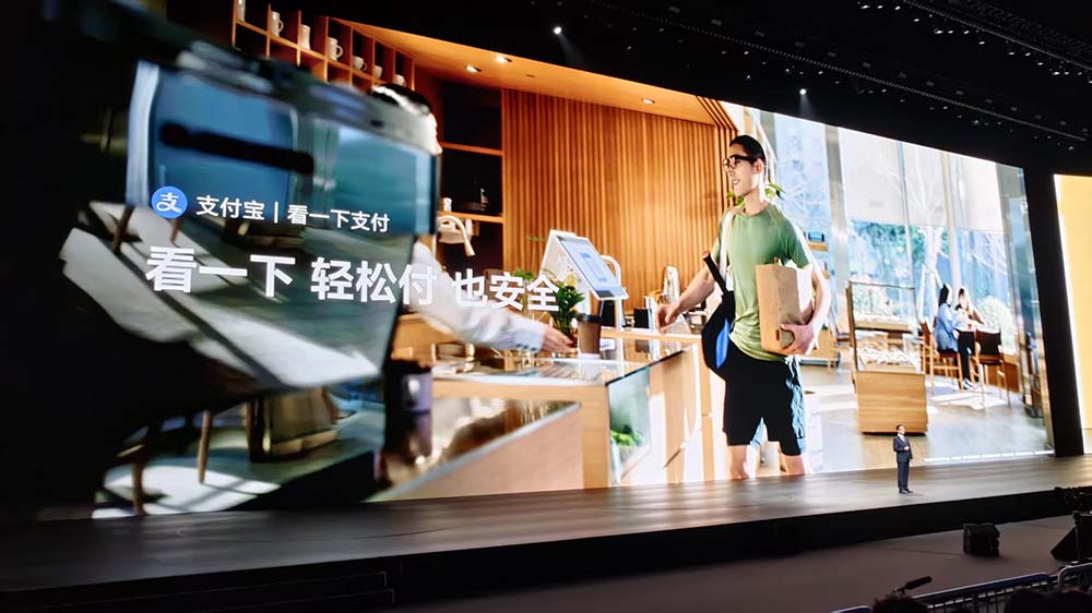 刚刚，华为首款AI眼镜来了，麒麟9030系列双芯炸场，旗舰机一分钱不涨